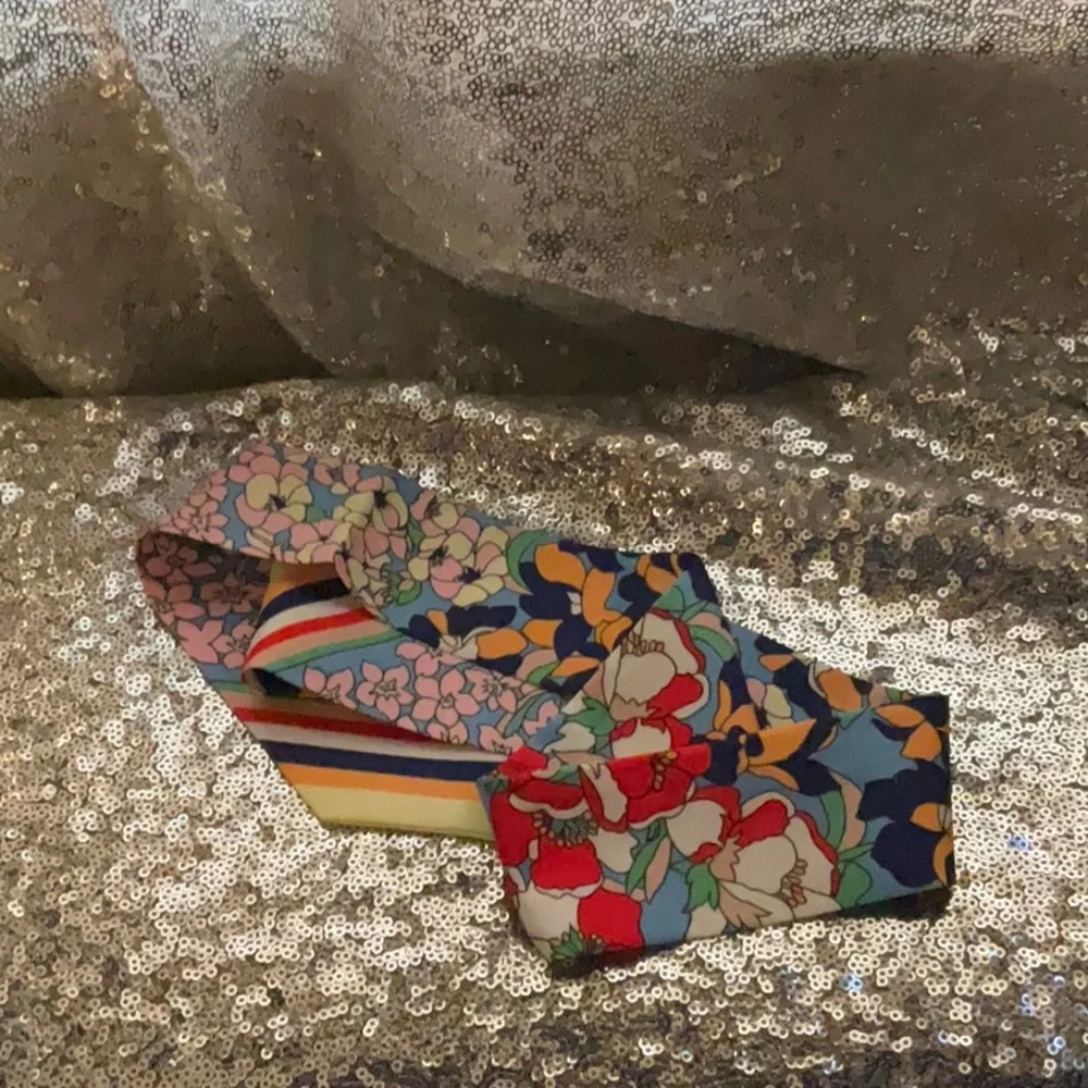 NWOT Flower Twilly (#018)